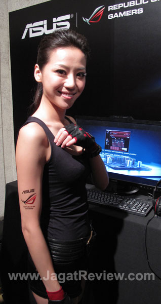 ASUS ROG girl