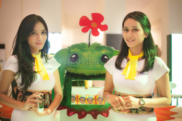 Booth Babes FKI 2012 (13) Booth Babes FKI 2012 13