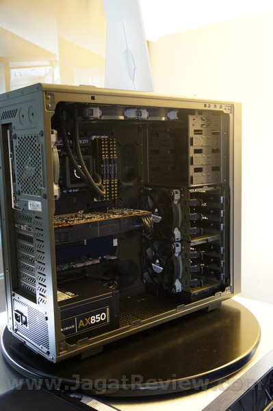 CORSAIR COMPUTEX2012 DSC01261s