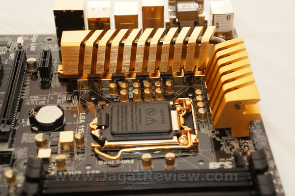 ECS_Z77GOLD-748s DSC00748s