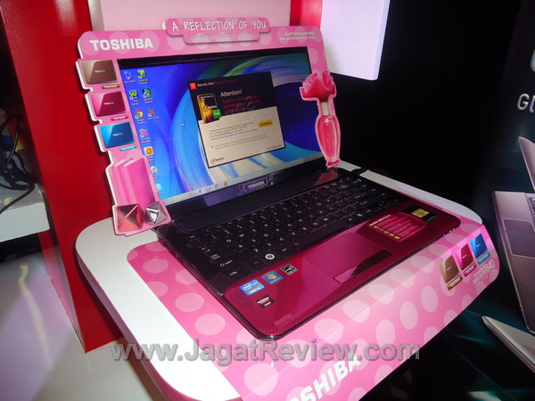 Toshiba Satellite M840 (Pink) Toshiba Satellite M840 Pink