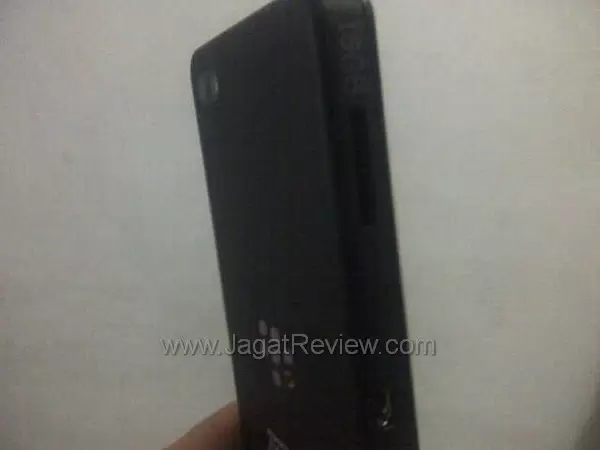 Inilah Wujud dari BlackBerry 10 Dev Alpha! (Update: Better Picture!) 11 IMG 20120710 00010