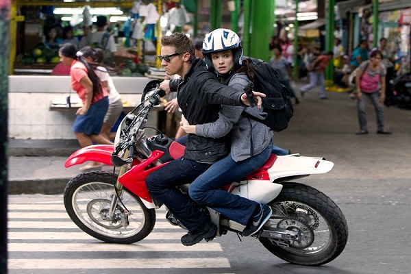 Gambaran Aksi “The Bourne Legacy” dalam 2 Potongan Video 15 The Bourne Legacy Jeremy Renner dan Rachel Weisz