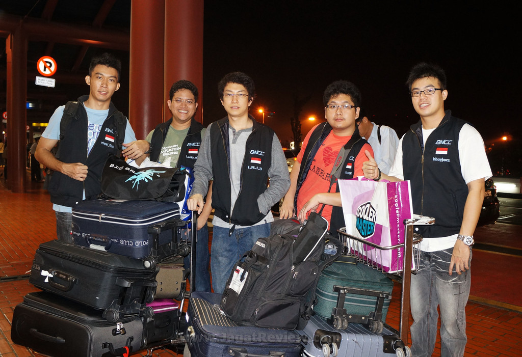 JagatReview Overclocking Team Berangkat ke MSI MOA 2012 Final! 1 DSC00003eds