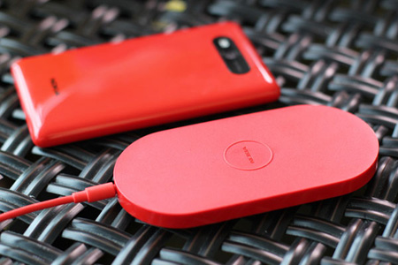 Modul Wireless Charging untuk Smartphone Akan Mulai Diproduksi? 6 Nokia Lumia 820 charging pa