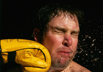 Game Kejam Tingkatkan Ketahanan Pada Rasa Sakit? 10 fist hitting face