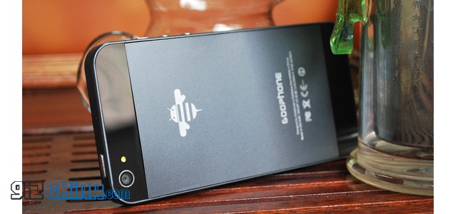 Desain Apple iPhone 5 Dipatenkan Sebuah Perusahaan di Cina 2 goophone i5 is the worlds first android iphone 5 clone