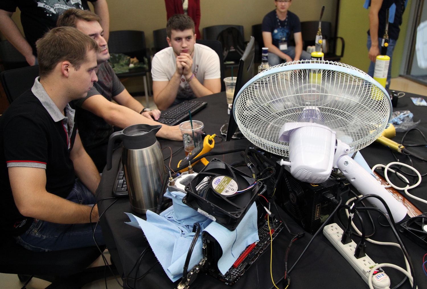 ASUS ROG Maximus V Extreme Pecahkan i7-3770K World Record di 7184.3Mhz! 17 ROGteam