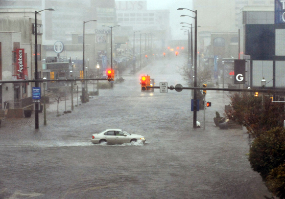 Warga New York Dilarang Menggunakan Twitter Ditengah Terjangan Badai Sandy 7 30 10 2012 SANDY gh6 O