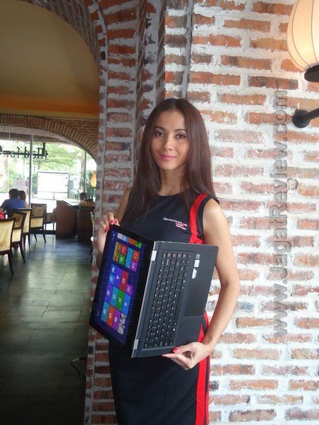 Lenovo IdeaPad Yoga akan Hadir di Indonesia Desember Mendatang 9 Lenovo IdeaPad Yoga 13 2