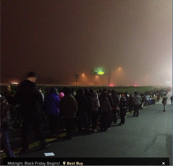 a-shopper-captured-this-eerie-photo-of-a-line-waiting-outside-best-buy a shopper captured this eerie photo of a line waiting outside best buy