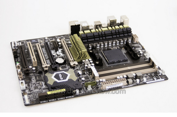 Review ASUS Sabertooth 990FX: Motherboard Tangguh Untuk Platform AMD Kelas Atas 4 asus sabertooth 990fx board 01
