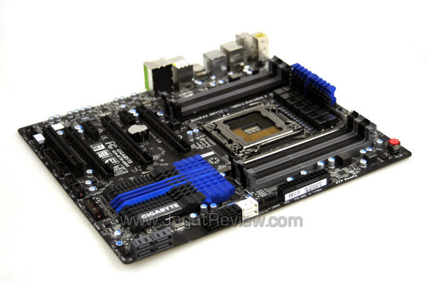 Review Motherboard Gigabyte X79-UD5: Feature Lengkap dengan Ekstra Wi-Fi/Bluetooth Card 3 gigabyte x79 ud5 board 01