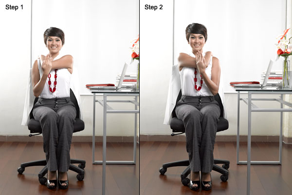 Olahraga Ringan yang Bisa Anda Lakukan di Kantor 4 middle back stretch