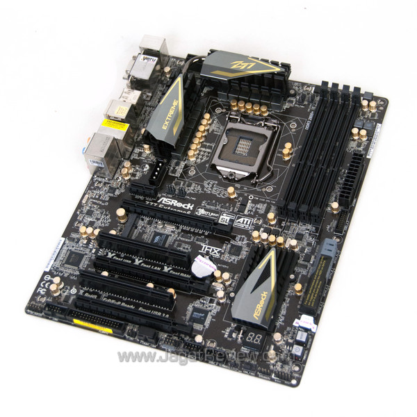 Review ASRock Z77 Extreme6: Platform Intel Ivy Bridge dengan Konektivitas Lengkap 9 asrock z77 extreme6 board 01