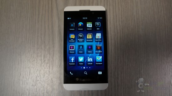 Desain Blackberry Z10 Berwarna Putih Terungkap 5 DSC00246