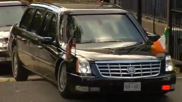 Mengintip Kecanggihan Mobil Barack Obama 5 obama limo gets high centered 100350477 m