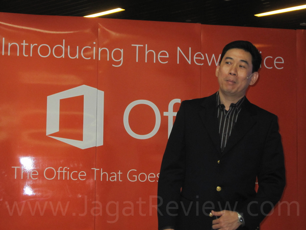 Office 365 Home Premium Hadir di Indonesia Dilengkapi dengan Server Cloud Service 7 Andreas Diantoro