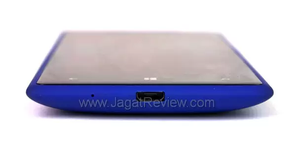 HTC Windows Phone 8x - Bagian Bawah HTC Windows Phone 8x Bagian Bawah