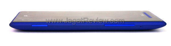 HTC Windows Phone 8x - Bagian Kanan HTC Windows Phone 8x Bagian Kanan