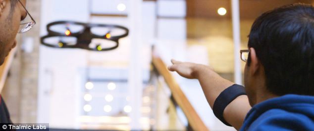 Myo Band: Gerakkan Komputer Anda Dengan Satu Jentikan Jari 6 article 0 184D8B18000005DC