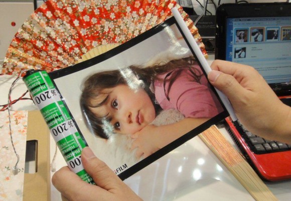 Fujifilm Ciptakan Speaker Lentur dari Lembaran Kertas Film 7 fujifilm speaker 03