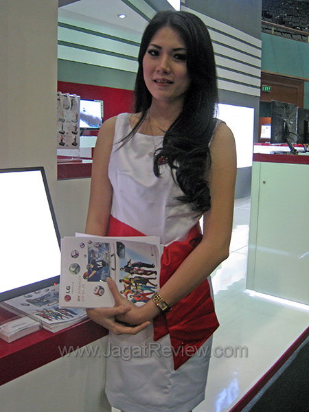 MegaBazar BoothBabes LG Monitor 2