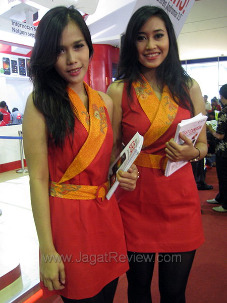 MegaBazar BoothBabes Smartfren1