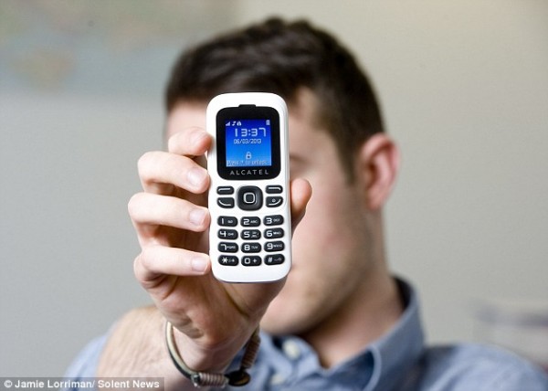 Alcatel Meluncurkan Ponsel Mungil yang Murah 1 article 2289540 187F1D05000005DC 237 634x453