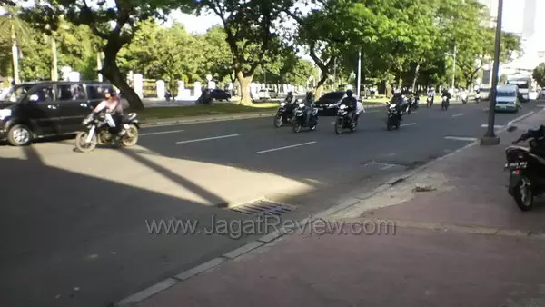 Blackberry Z10 Kamera Depan Outdoor