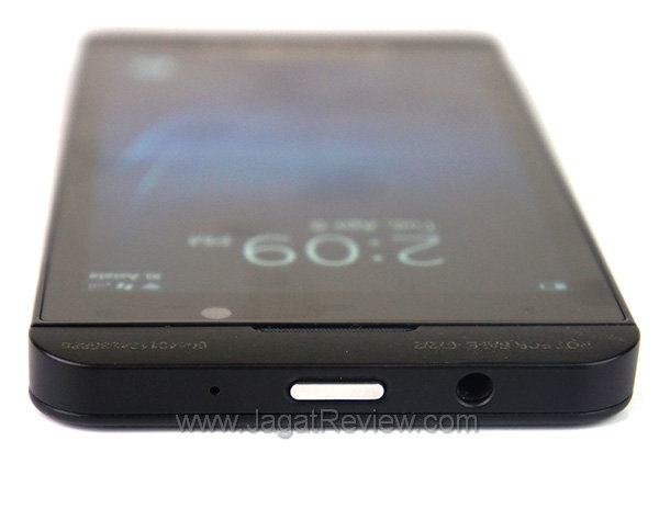 Blackberry Z10 Sisi Atas