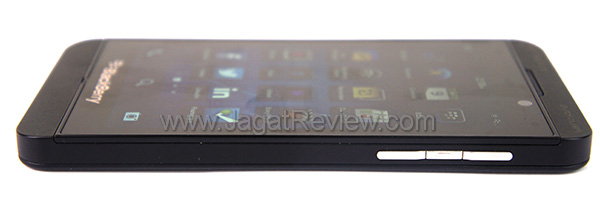 Blackberry Z10 Sisi Kanan