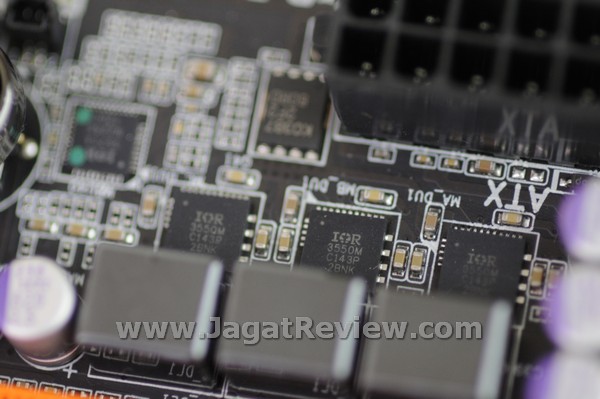 Gigabyte Z77X UP7 Board Komponen IOR 3