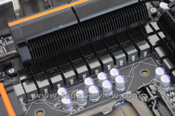 Gigabyte Z77X UP7 Board SocketArea VRM1