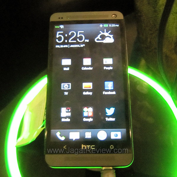 Smartphone HTC One Resmi Diluncurkan 9 HTC One Avaatar