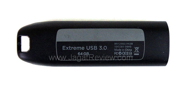 SanDisk Extreme 64 GB - Tampak Belakang SanDisk Extreme 64 GB Tampak Belakang