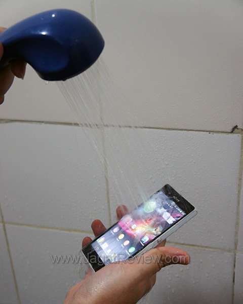 Sony Xperia Z - Siram Air Sony Xperia Z Siram Air