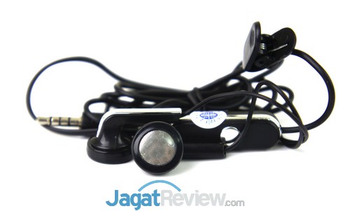 Review Axioo PicoPad 4: Smartphone Android Entry Level untuk Semua Pekerjaan 5 Axioo Picopad 4 - Handsfree