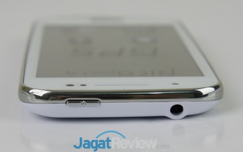 Review Axioo PicoPad 4: Smartphone Android Entry Level untuk Semua Pekerjaan 2 Axioo Picopad 4 - Tombol Bagian Atas