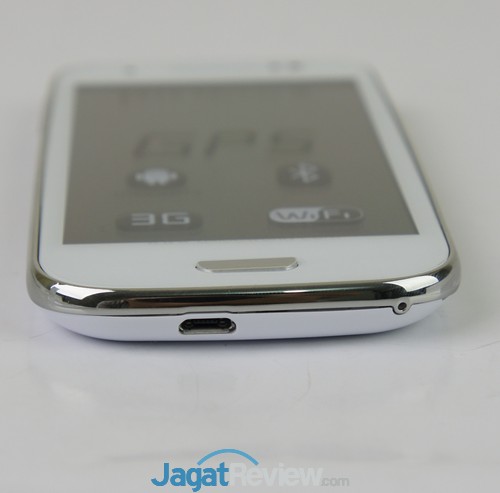 Review Axioo PicoPad 4: Smartphone Android Entry Level untuk Semua Pekerjaan 3 Axioo Picopad 4 - Tombol Bagian Bawah