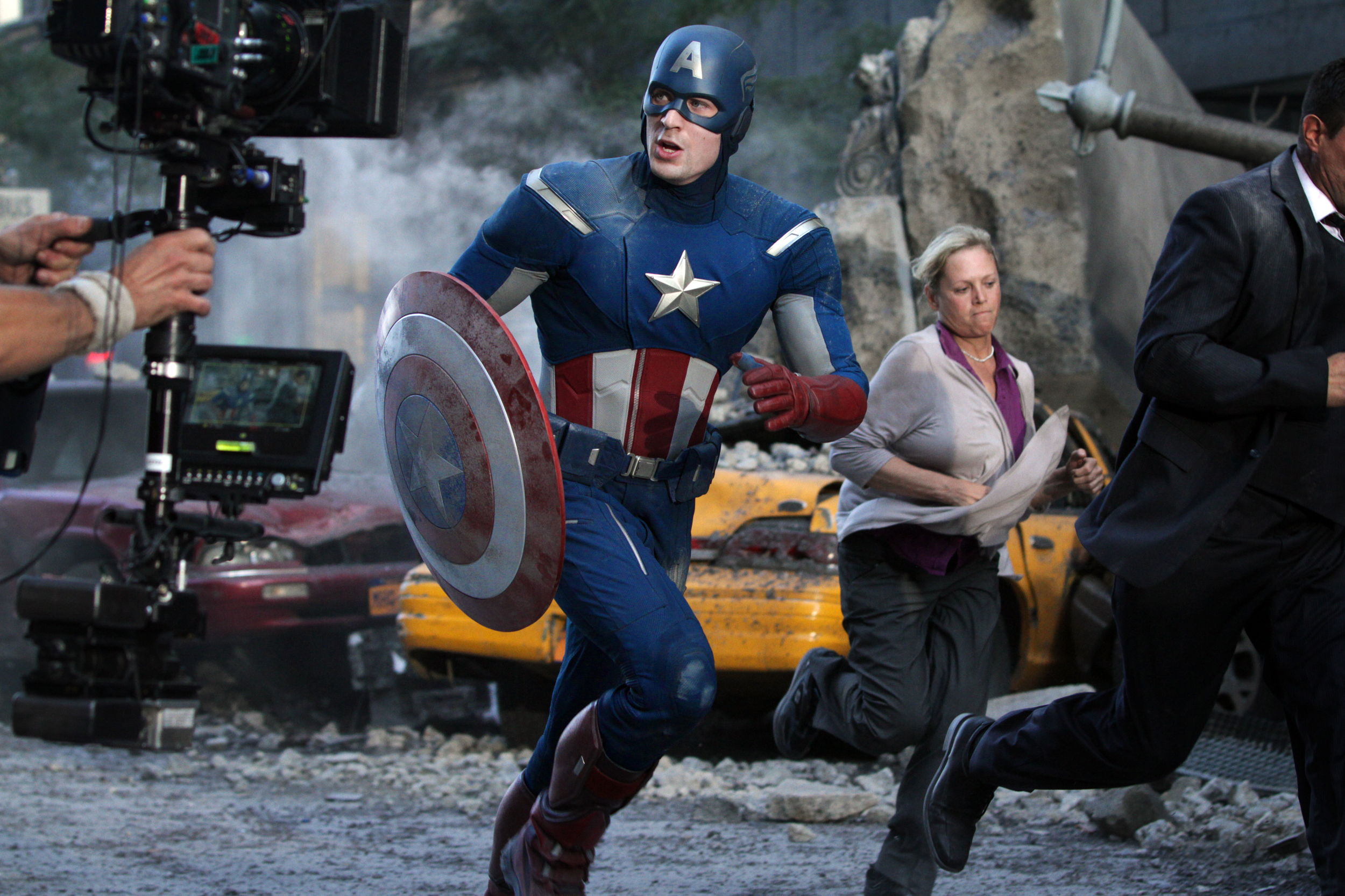 Chris Evans Sang Captain America Dikontrak untuk 6 Film Marvel Selanjutnya 24 Chris Evans Captain America The Avengers movie image 2