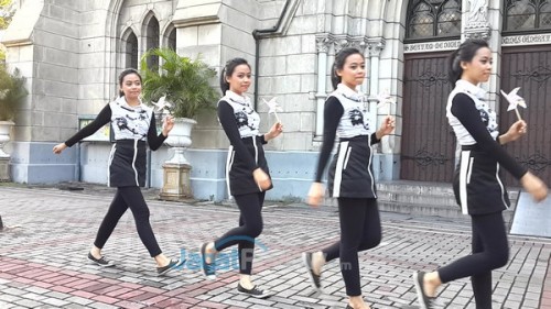 Samsung Galaxy S4 atau iPhone 5? Tentukan Smartphone Anda Berikutnya. 1 Samsung Galaxy S4 - Drama Shot