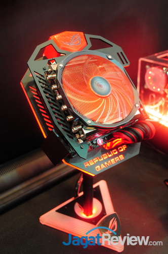 Computex 2013 Booth Raid: ASUS Republic Of Gamer Motherboard 5 ASUS_ROG_BHS_4159