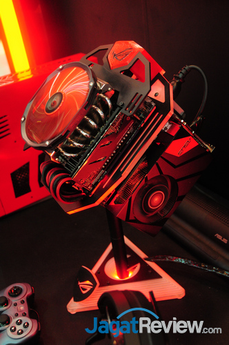 Computex 2013 Booth Raid: ASUS Republic Of Gamer Motherboard 8 ASUS_ROG_BHS_4179