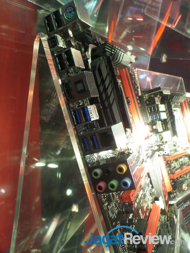 Computex 2013 Booth Raid: ASUS Republic Of Gamer Motherboard 2 ASUS_ROG_SAM_0591