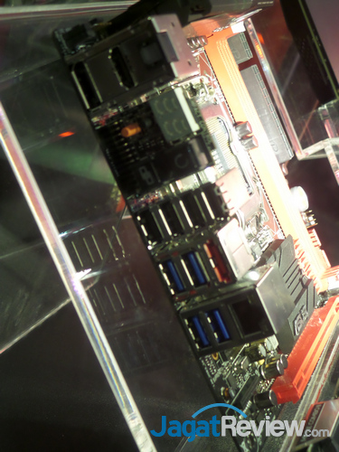 Computex 2013 Booth Raid: ASUS Republic Of Gamer Motherboard 4 ASUS_ROG_SAM_0594