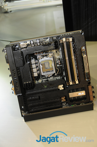 Computex 2013 Booth Raid: ASUS Motherboard TUF Series 8 ASUS_TUF_BHS_3117