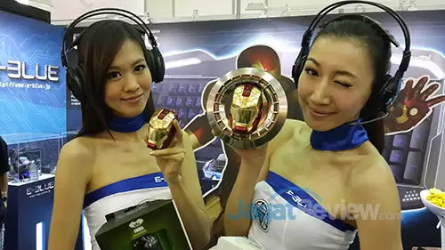 Computex 2013 Booth Raid: E-Blue 1 E Blue Girls