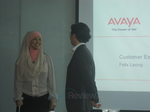 Avaya Berupaya Wujudkan Layanan Solusi Contact Center Lebih Cerdas 2 Endang Rachmawati, Country Director Avaya Indonesia, dan Felix Leong, Customer Experience Manager Avaya APAC