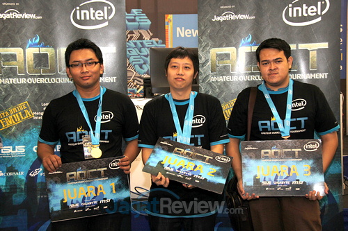 Persaingan Ketat Mencari Jawara AOCT 2013 Jawa Timur 13 Kiri ke kanan: ARX One (Juara 1), ARX 2 (Juara 2), dan Varian (Juara 3)